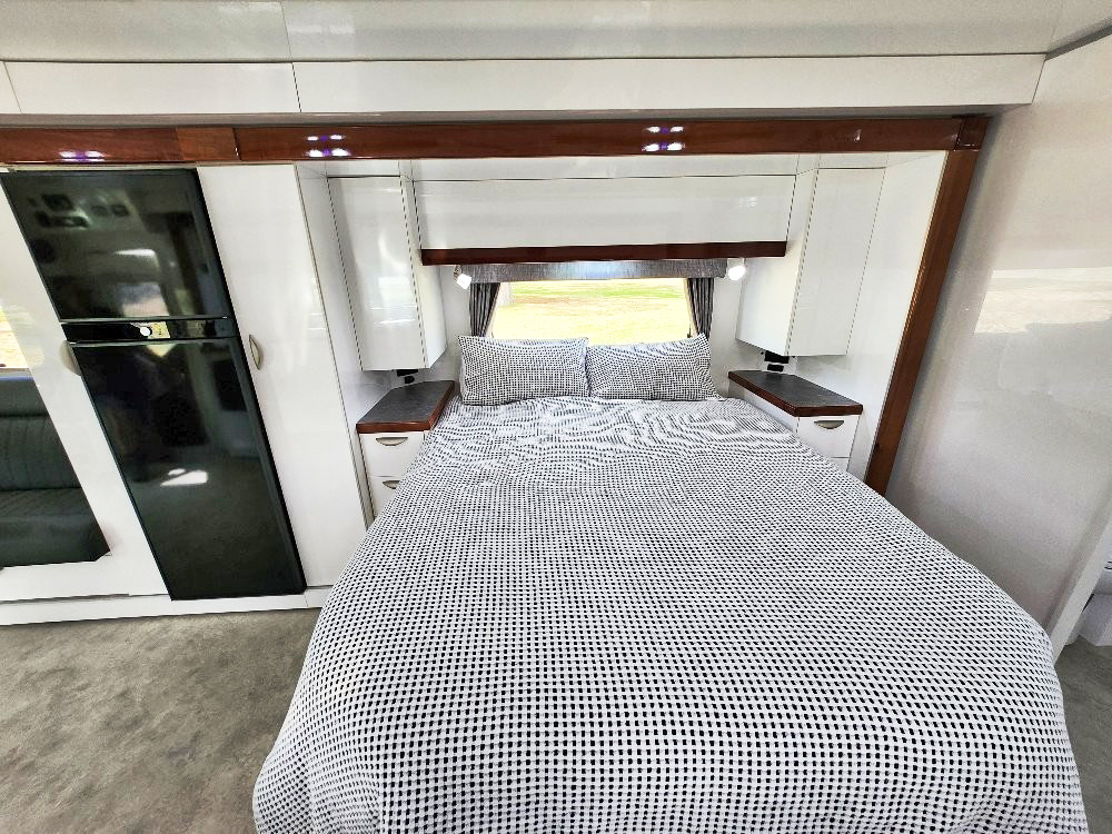 2802SL Double slideout luxury motorhome